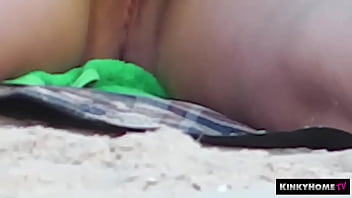 Spy camera voyeuring - Spying on a girl on the beach!